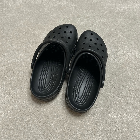 Black Crocs men’s 8 womens 10 new - Picture 3 of 3